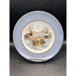 Avon Christmas Plate 1977 5th Ed "Carollers in the Snow" Enoch Wedgwood In Box